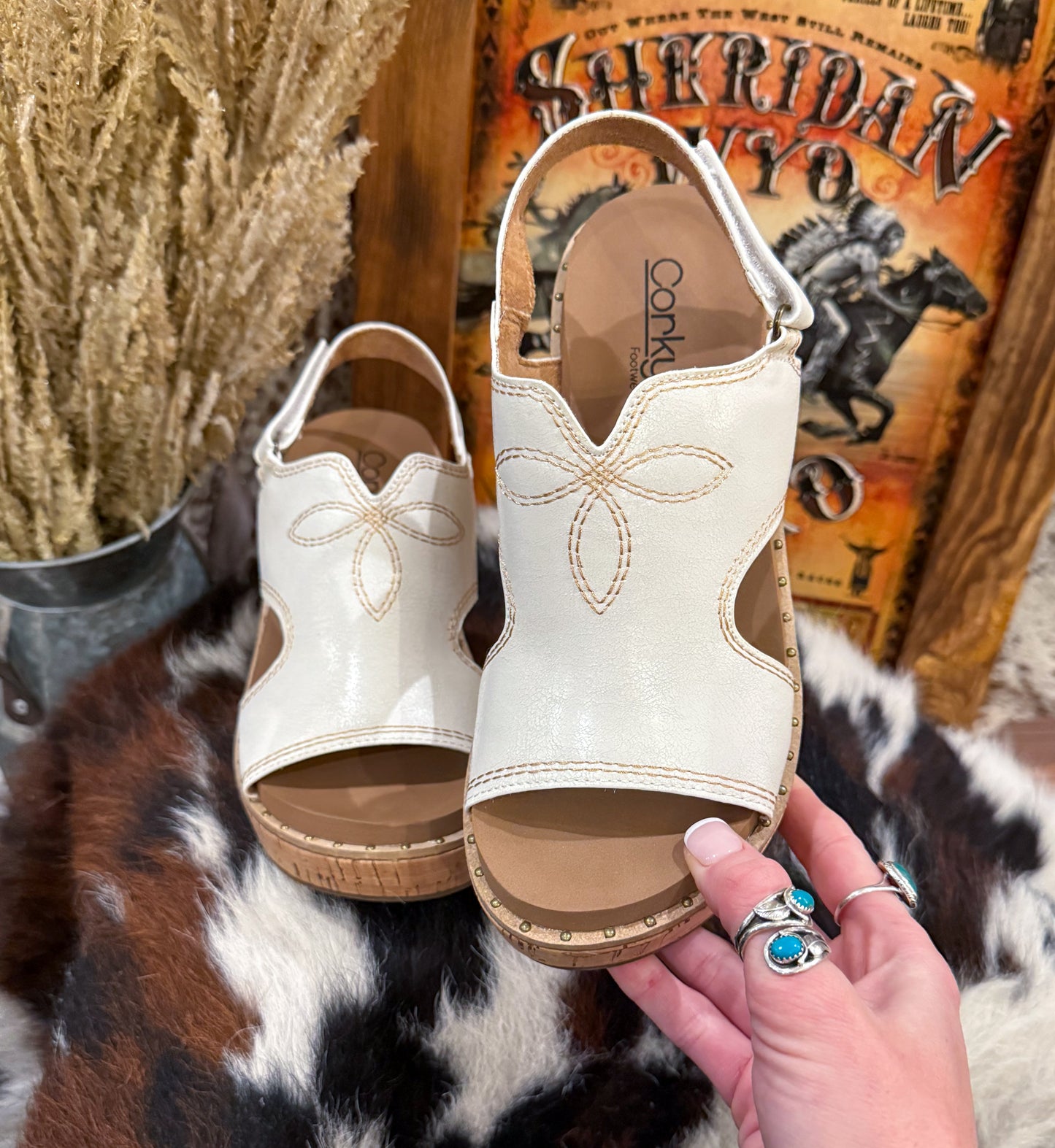 Darlin’ Corkys Wedges *White
