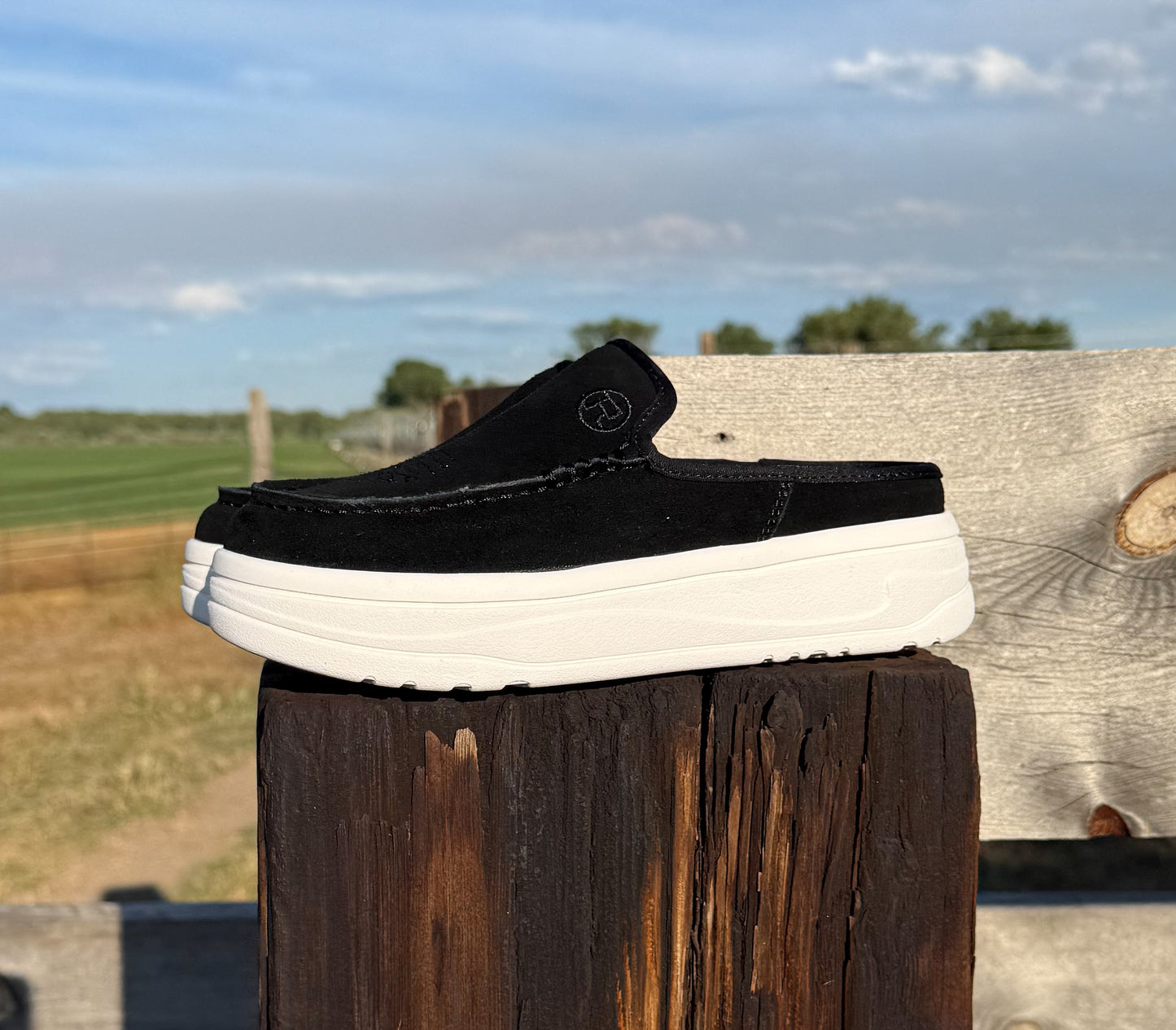 The Cowgirl Mule Slip-Ons *Black