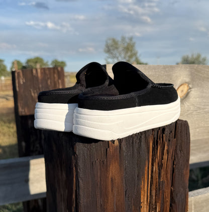 The Cowgirl Mule Slip-Ons *Black