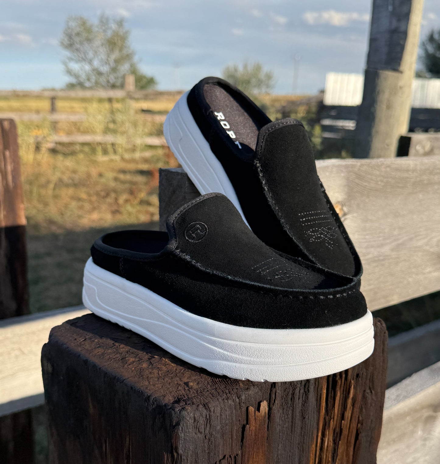 The Cowgirl Mule Slip-Ons *Black
