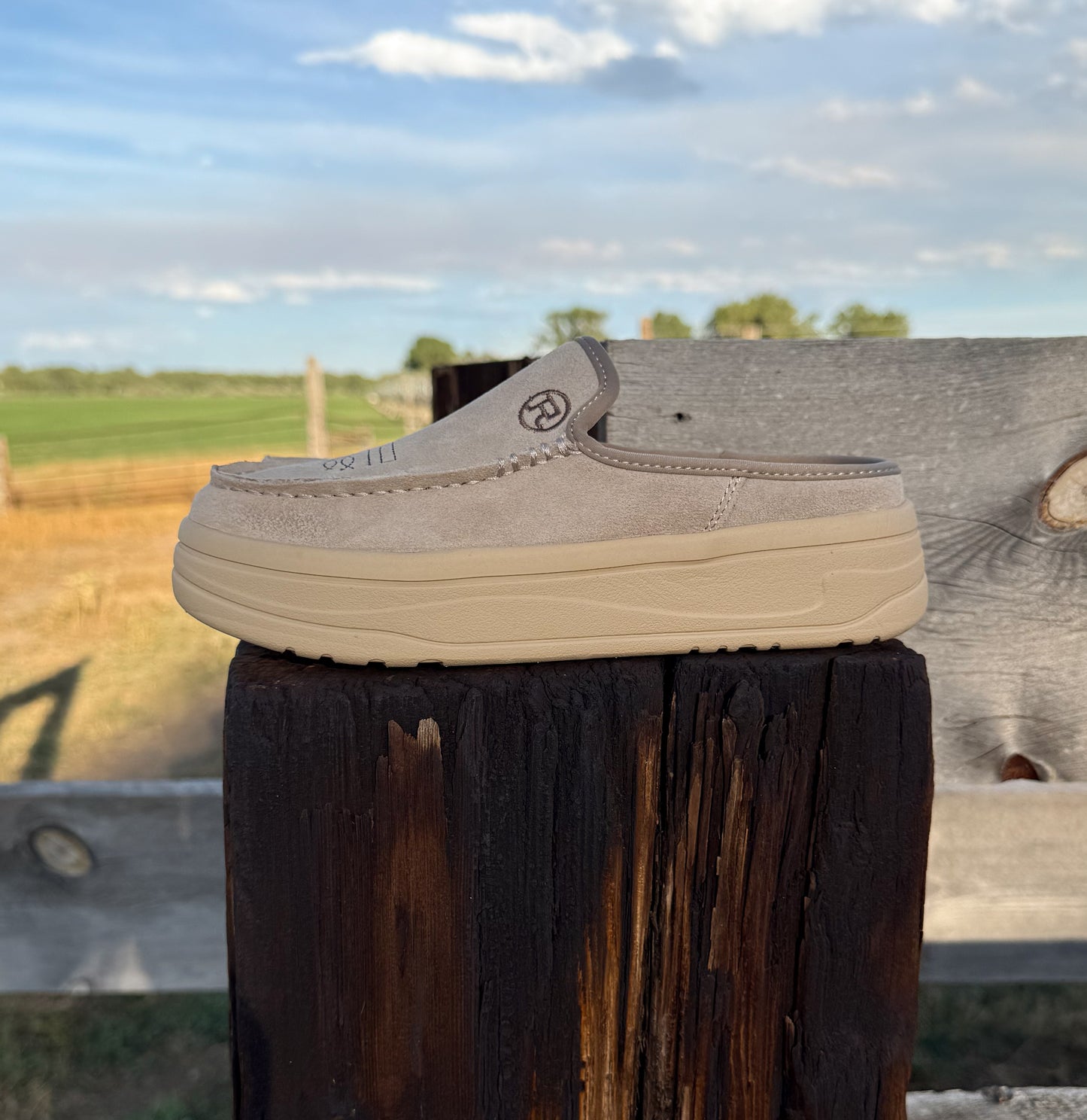 The Cowgirl Mule Slip-Ons *Tan