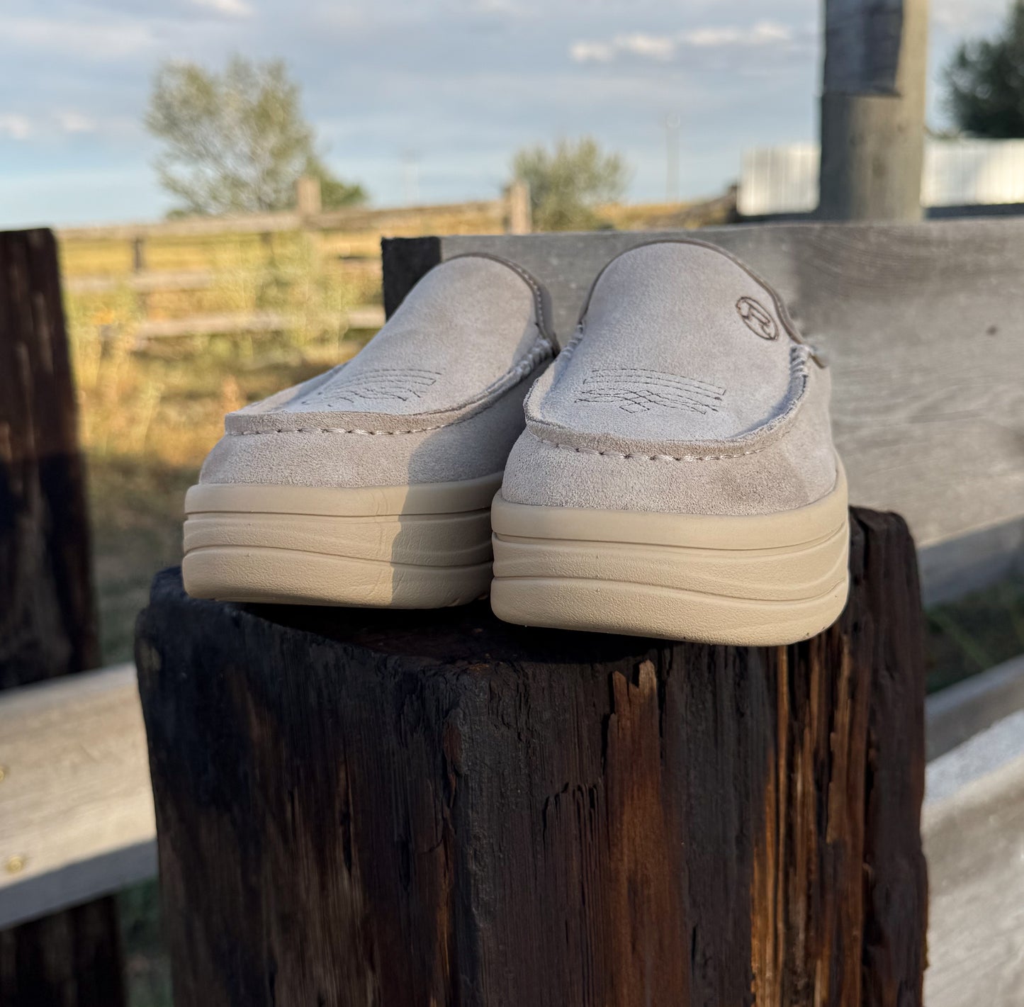 The Cowgirl Mule Slip-Ons *Tan