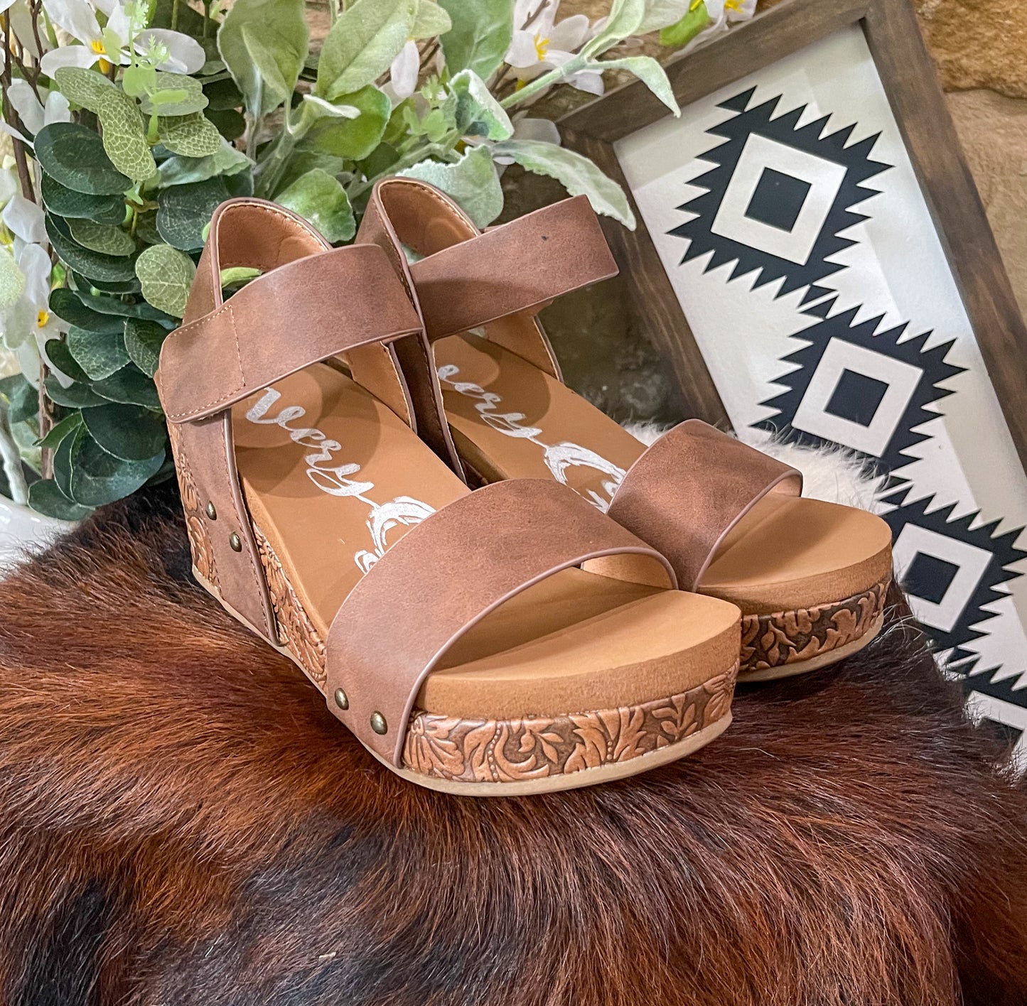 Devon Wedges - Tan