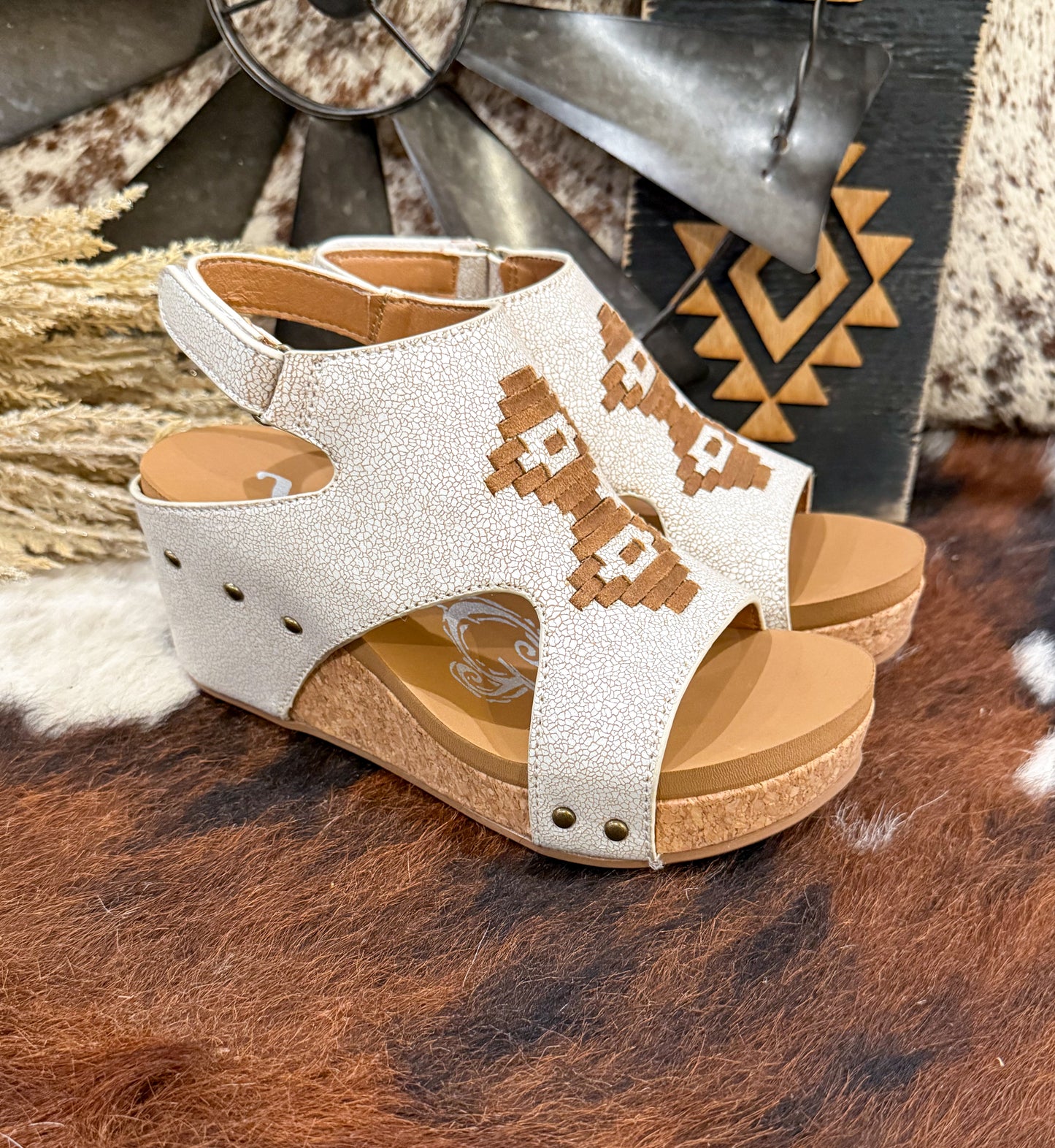 Hana Wedges *Tan