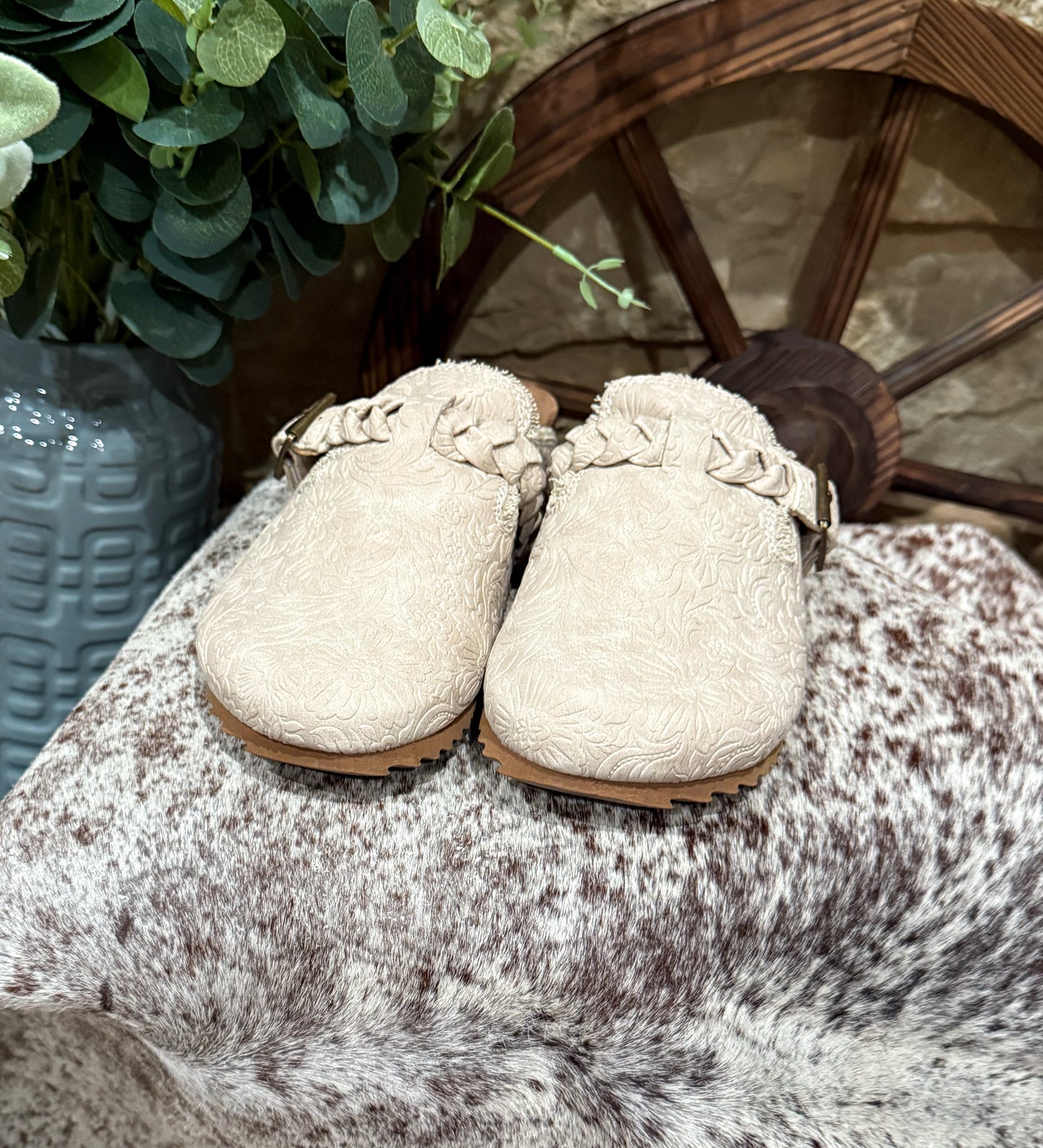 Iris Tooled Slip-Ons *Cream