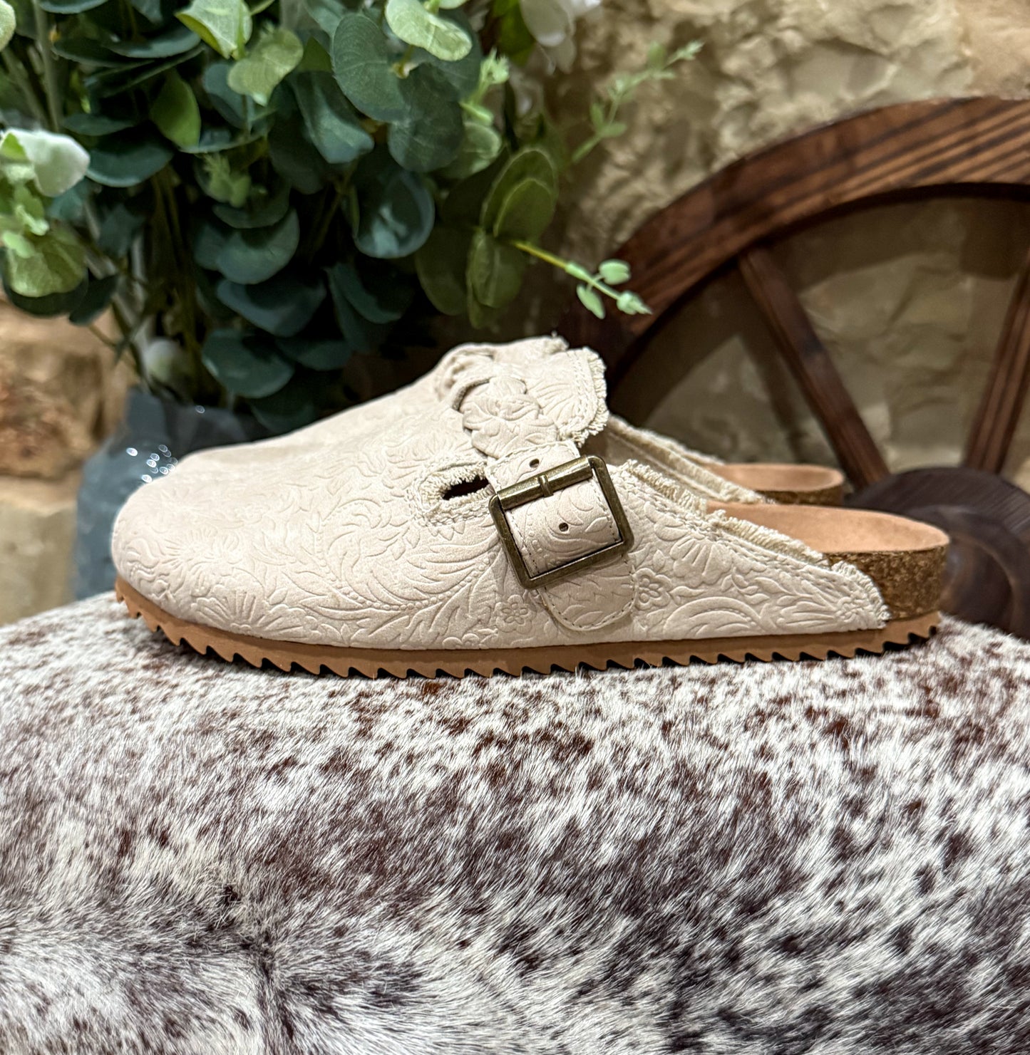 Iris Tooled Slip-Ons *Cream