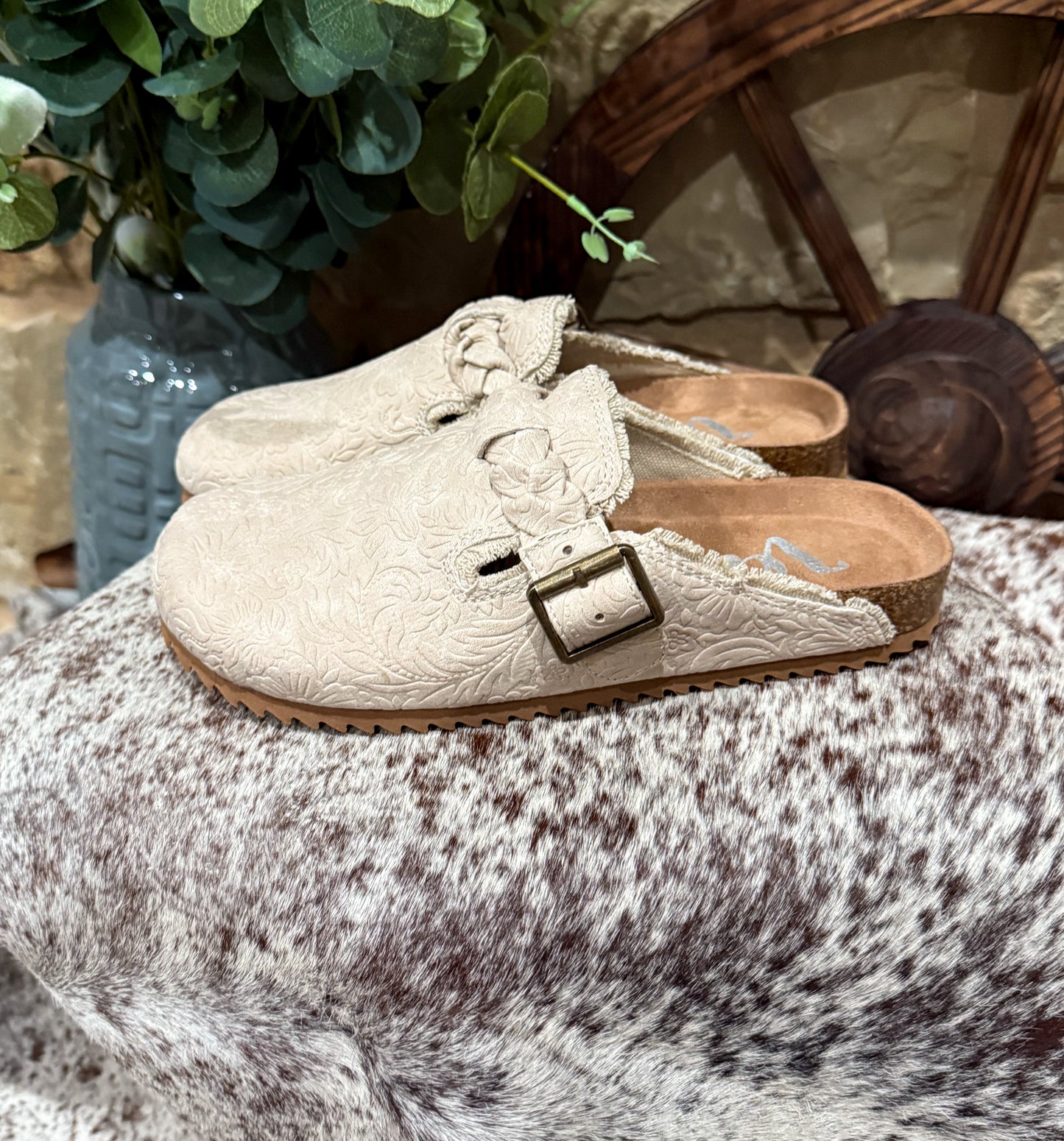 Iris Tooled Slip-Ons *Cream