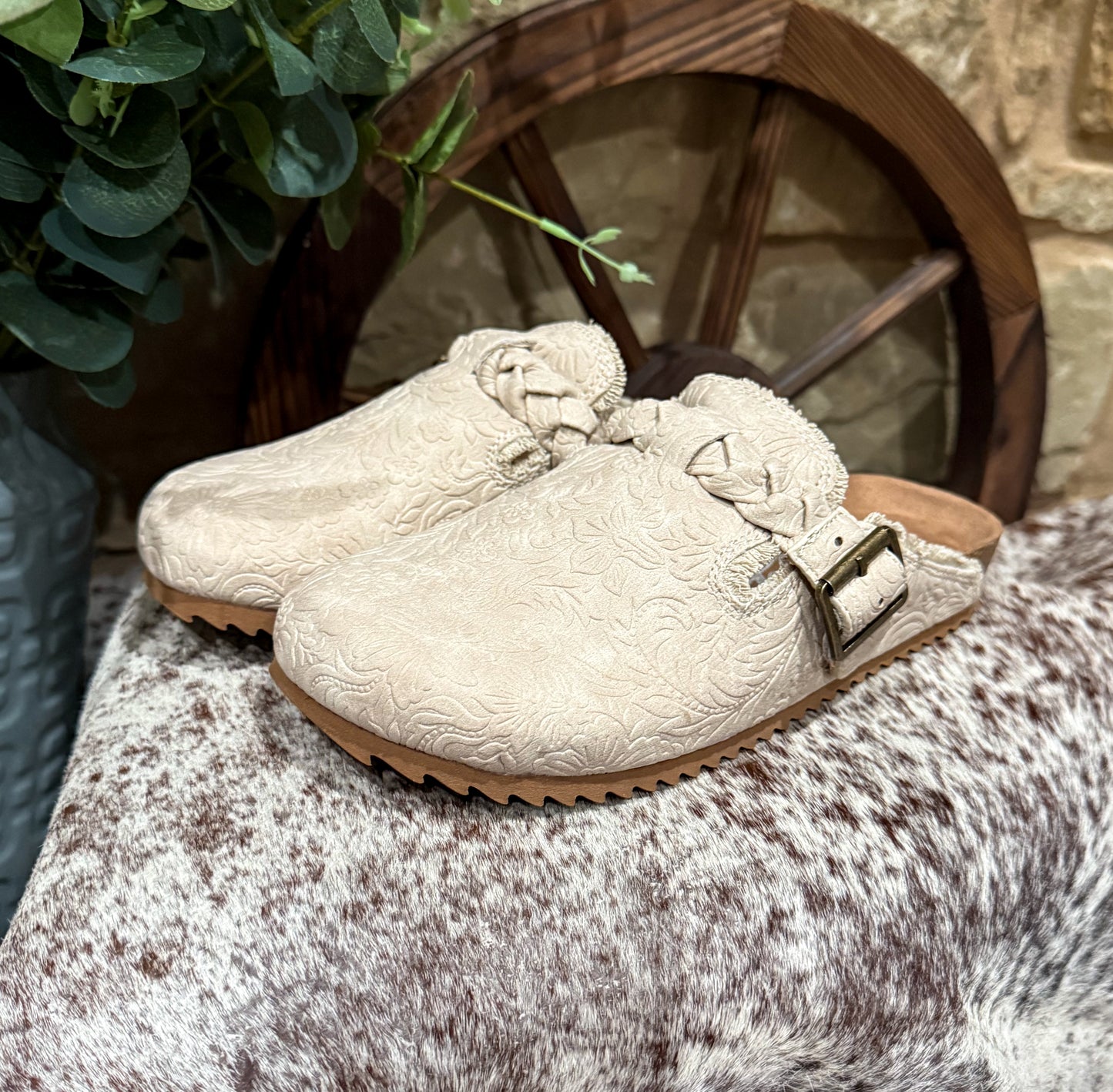 Iris Tooled Slip-Ons *Cream