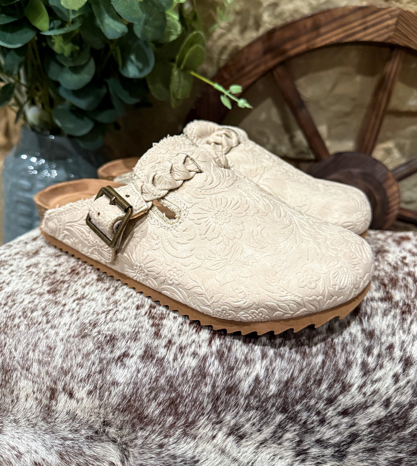 Iris Tooled Slip-Ons *Cream