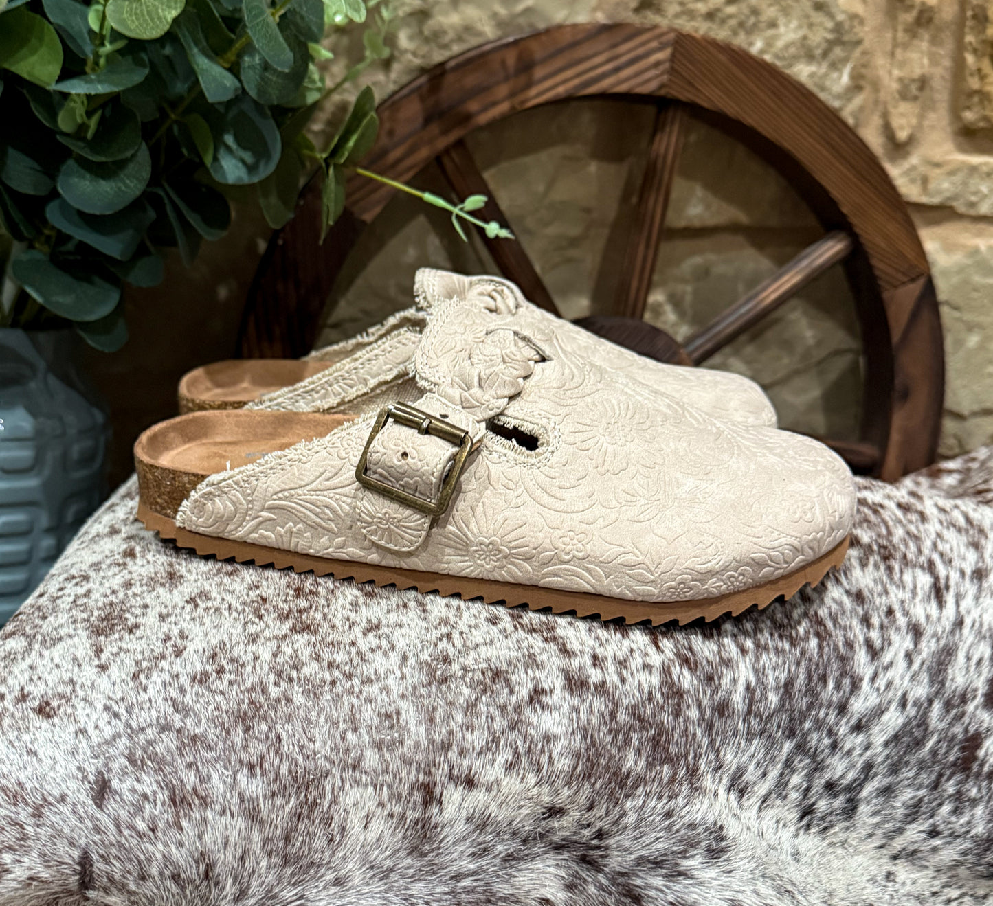 Iris Tooled Slip-Ons *Cream