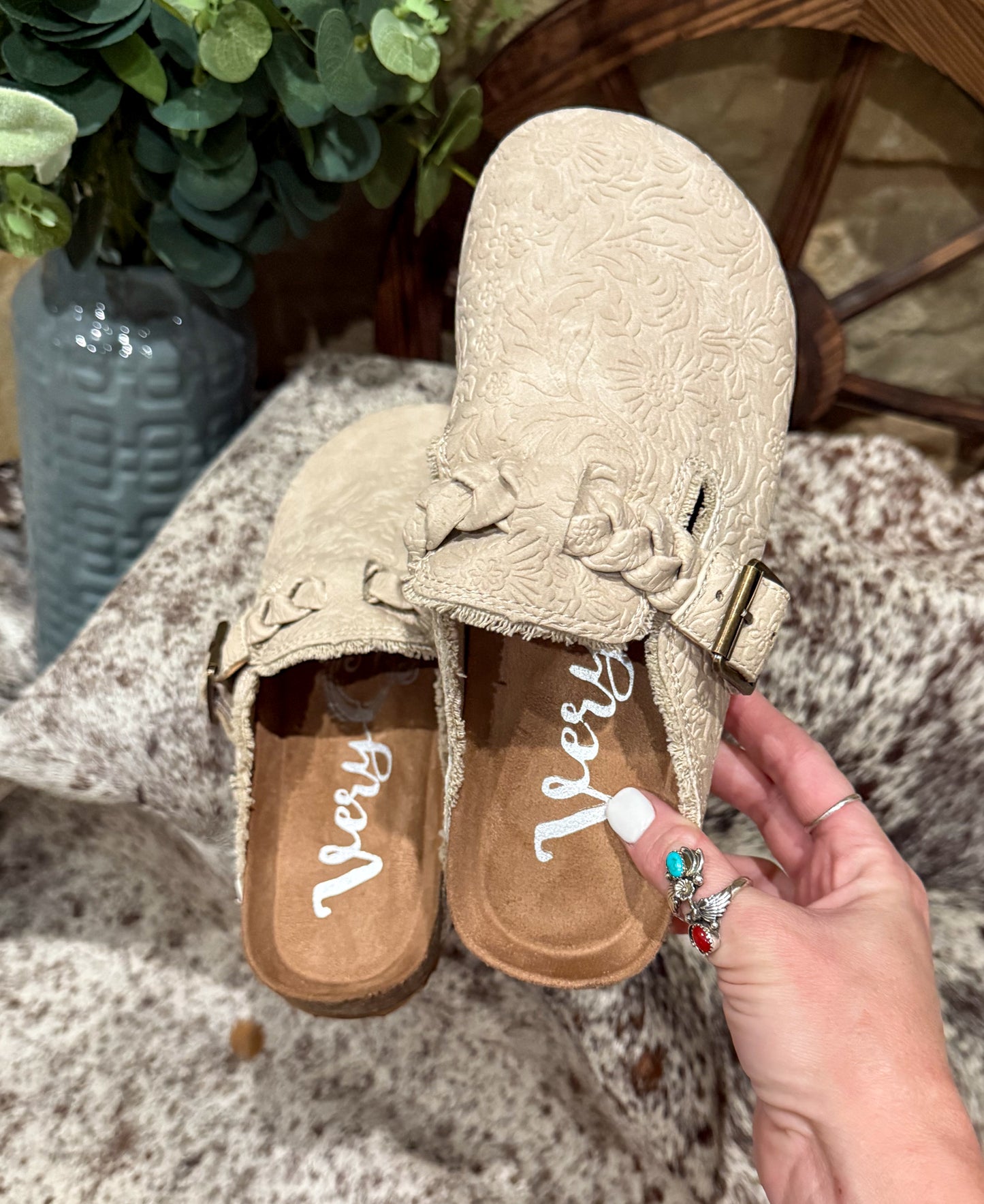 Iris Tooled Slip-Ons *Cream