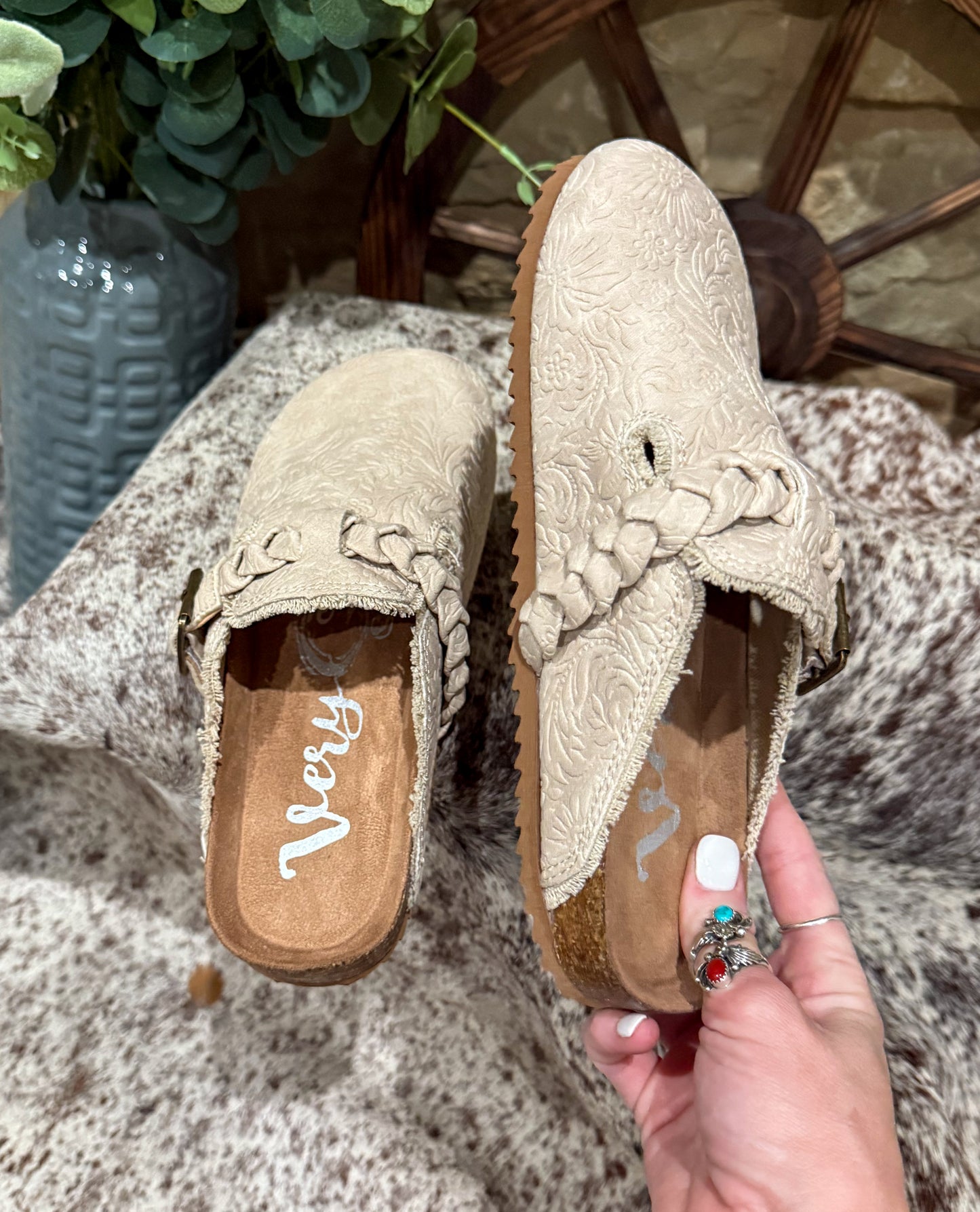 Iris Tooled Slip-Ons *Cream