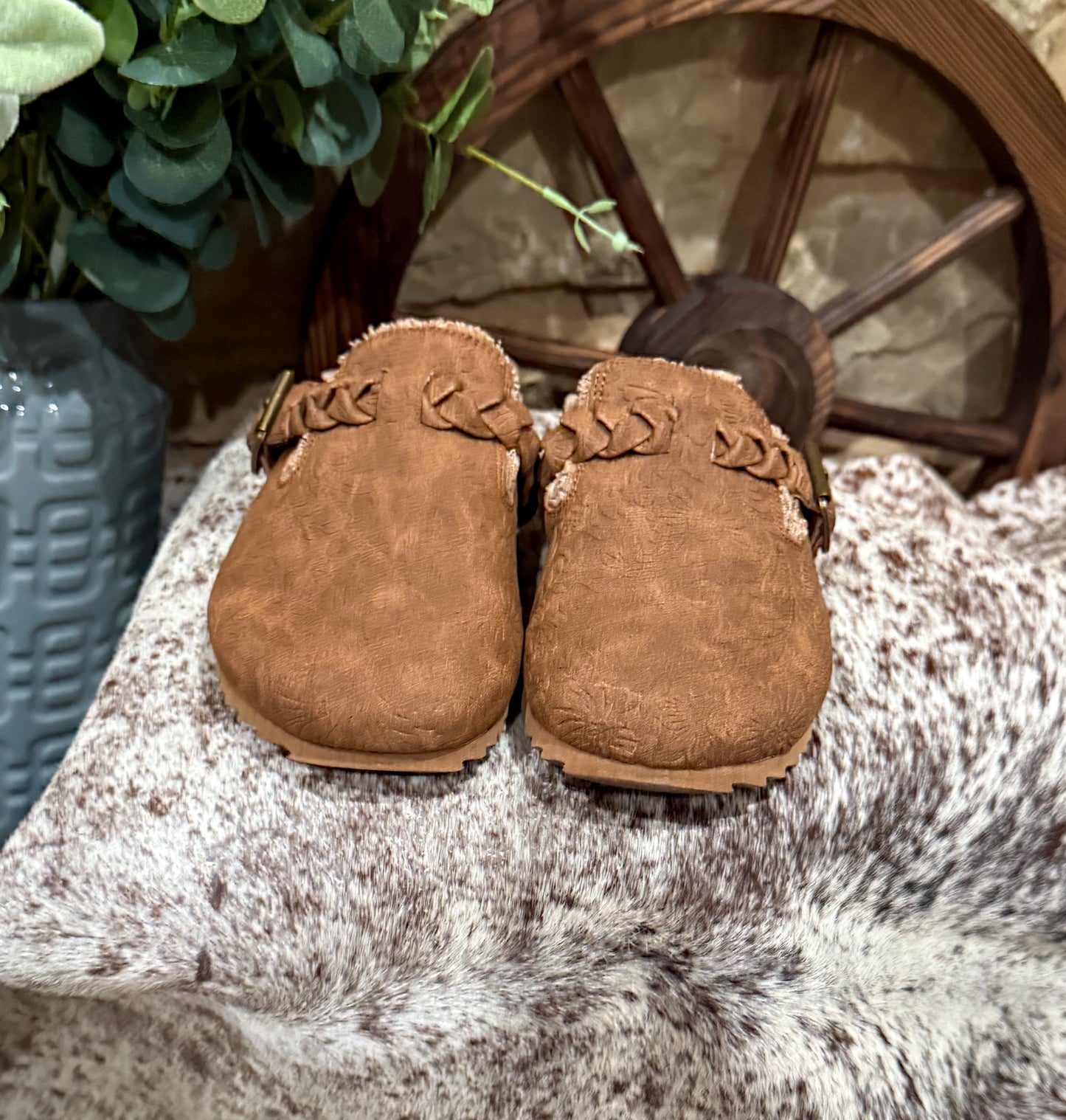 Iris Tooled Slip-Ons *Tan