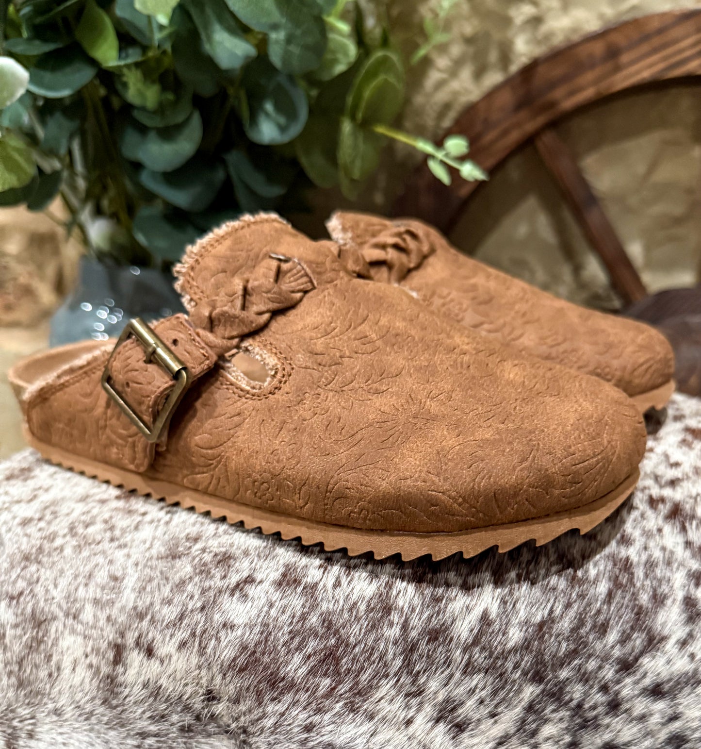 Iris Tooled Slip-Ons *Tan