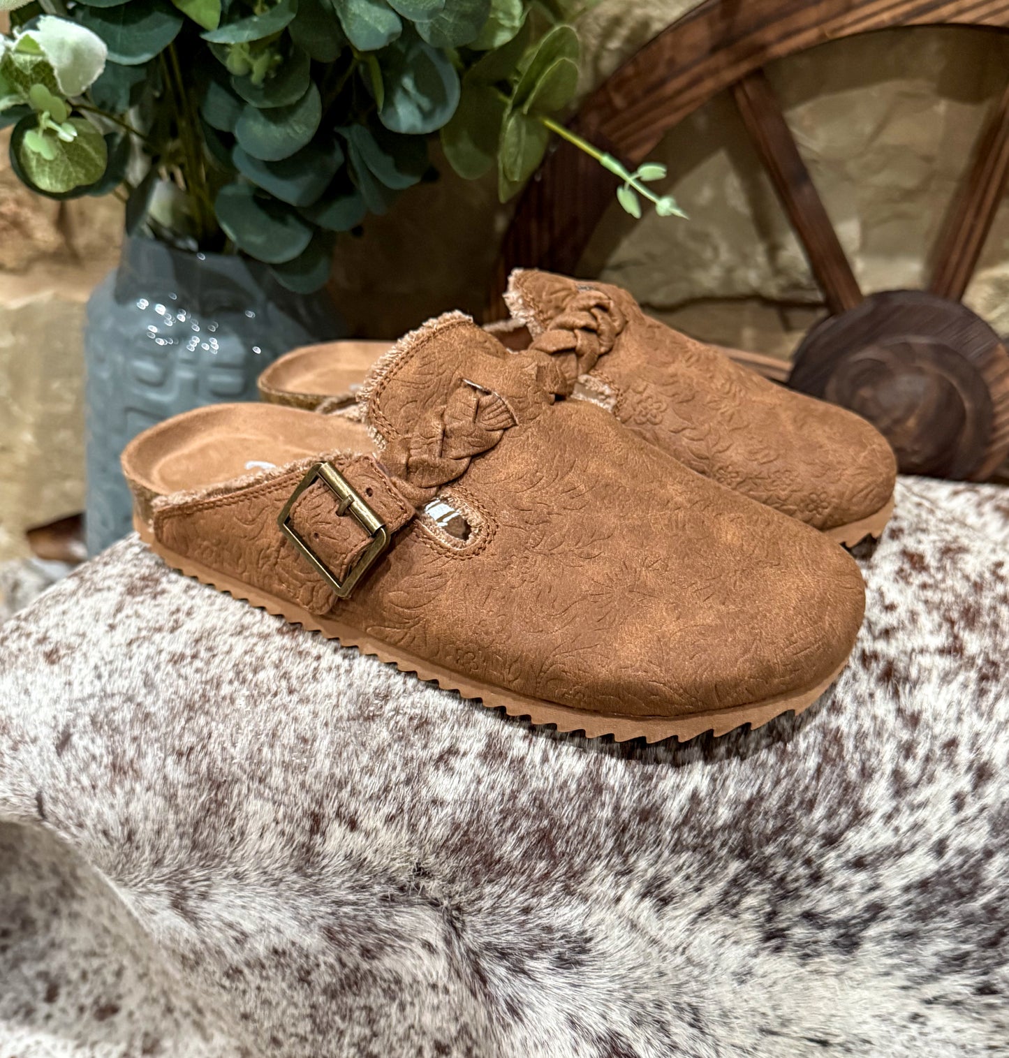 Iris Tooled Slip-Ons *Tan
