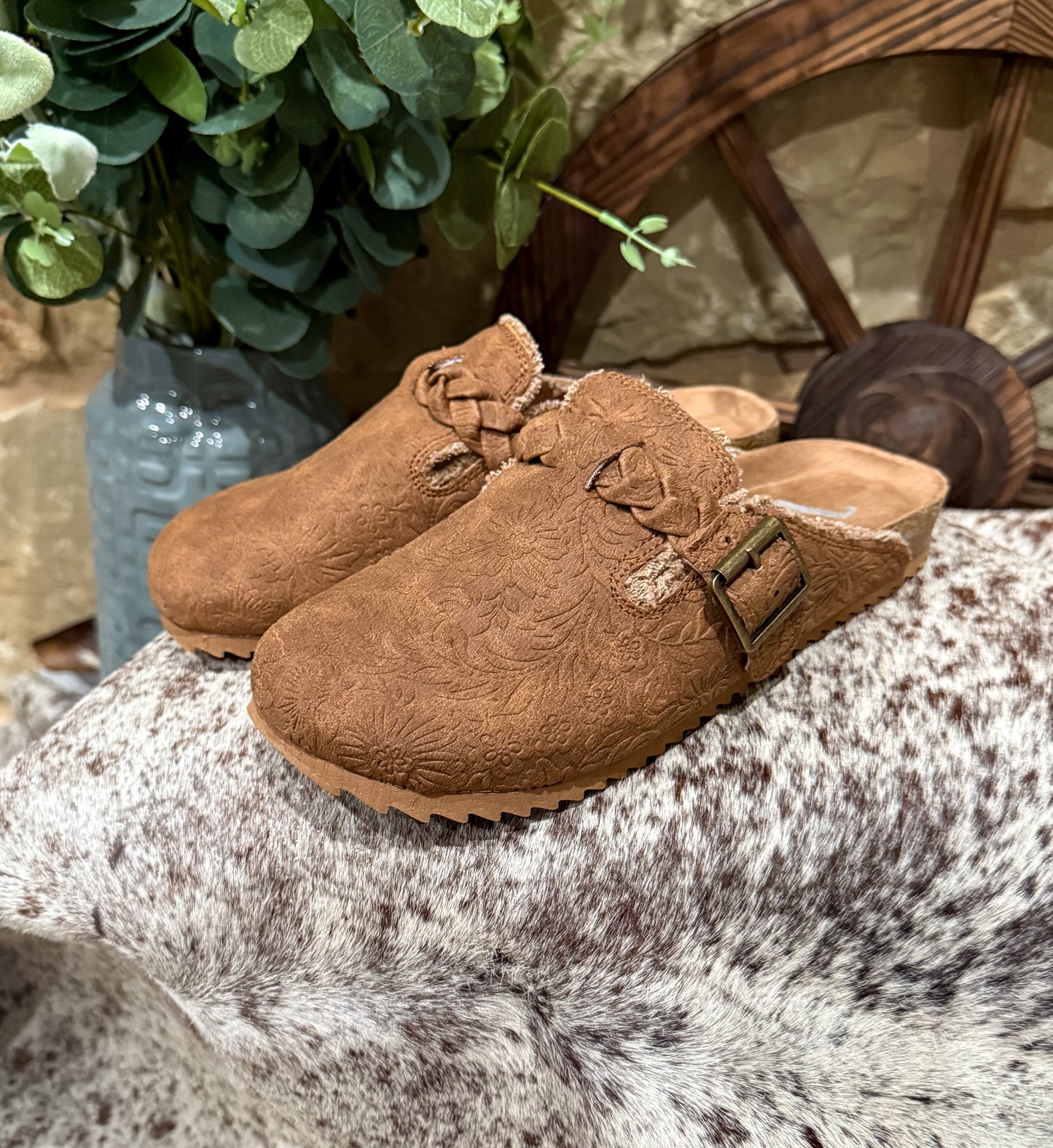 Iris Tooled Slip-Ons *Tan