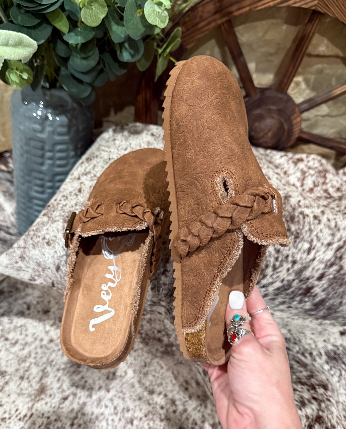 Iris Tooled Slip-Ons *Tan