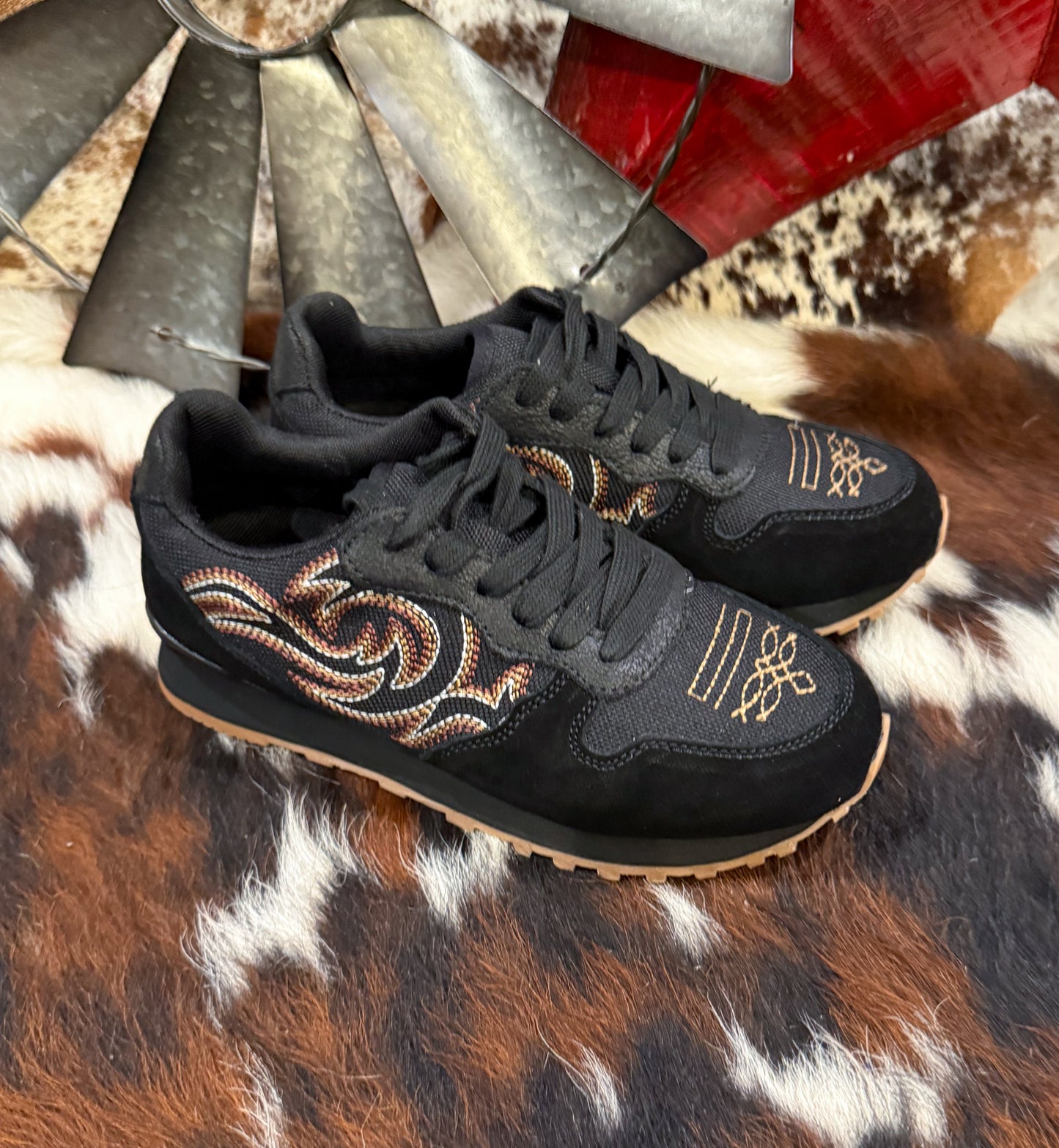 The Western Tennis Shoes *Black