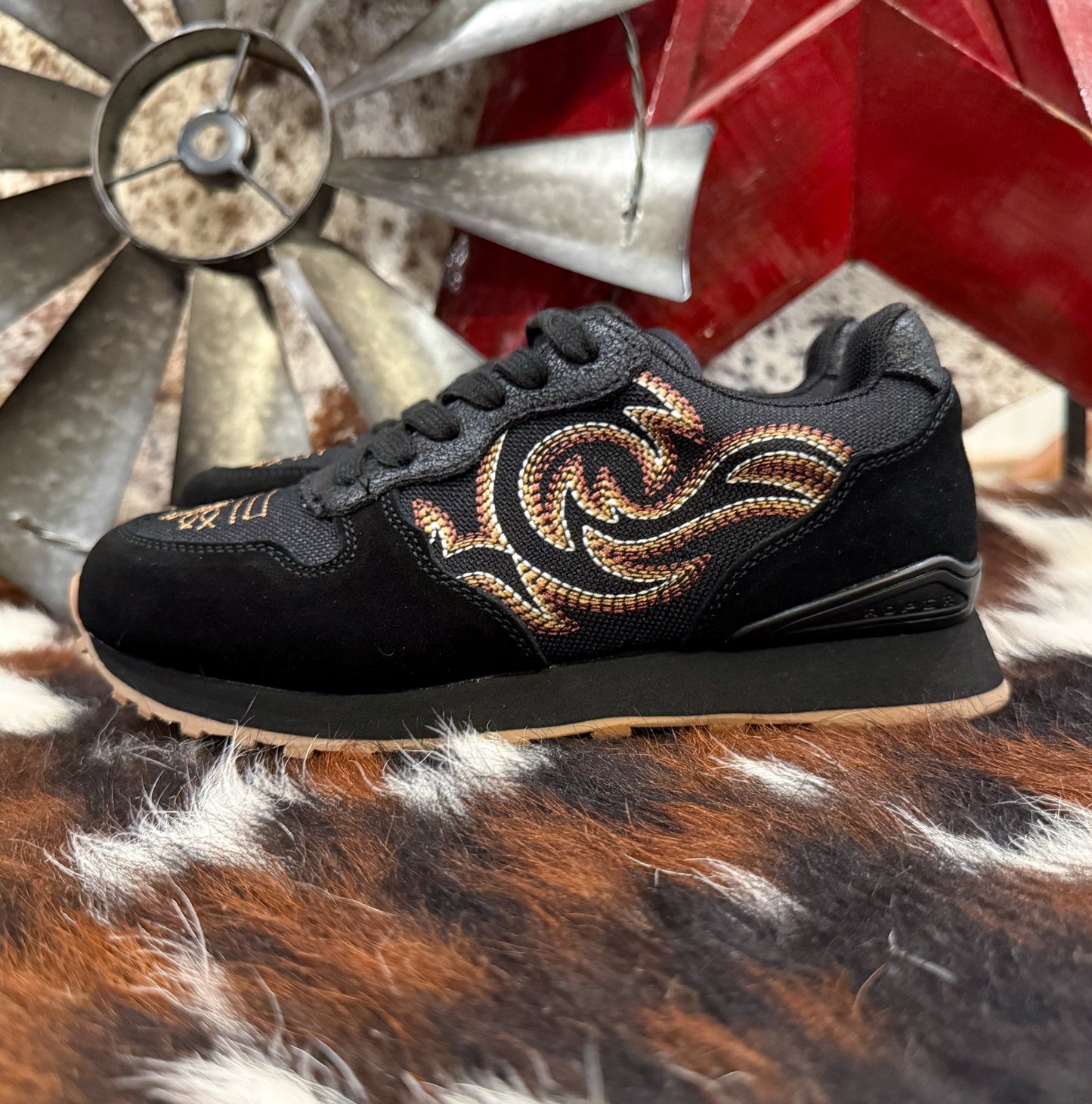 The Western Tennis Shoes *Black