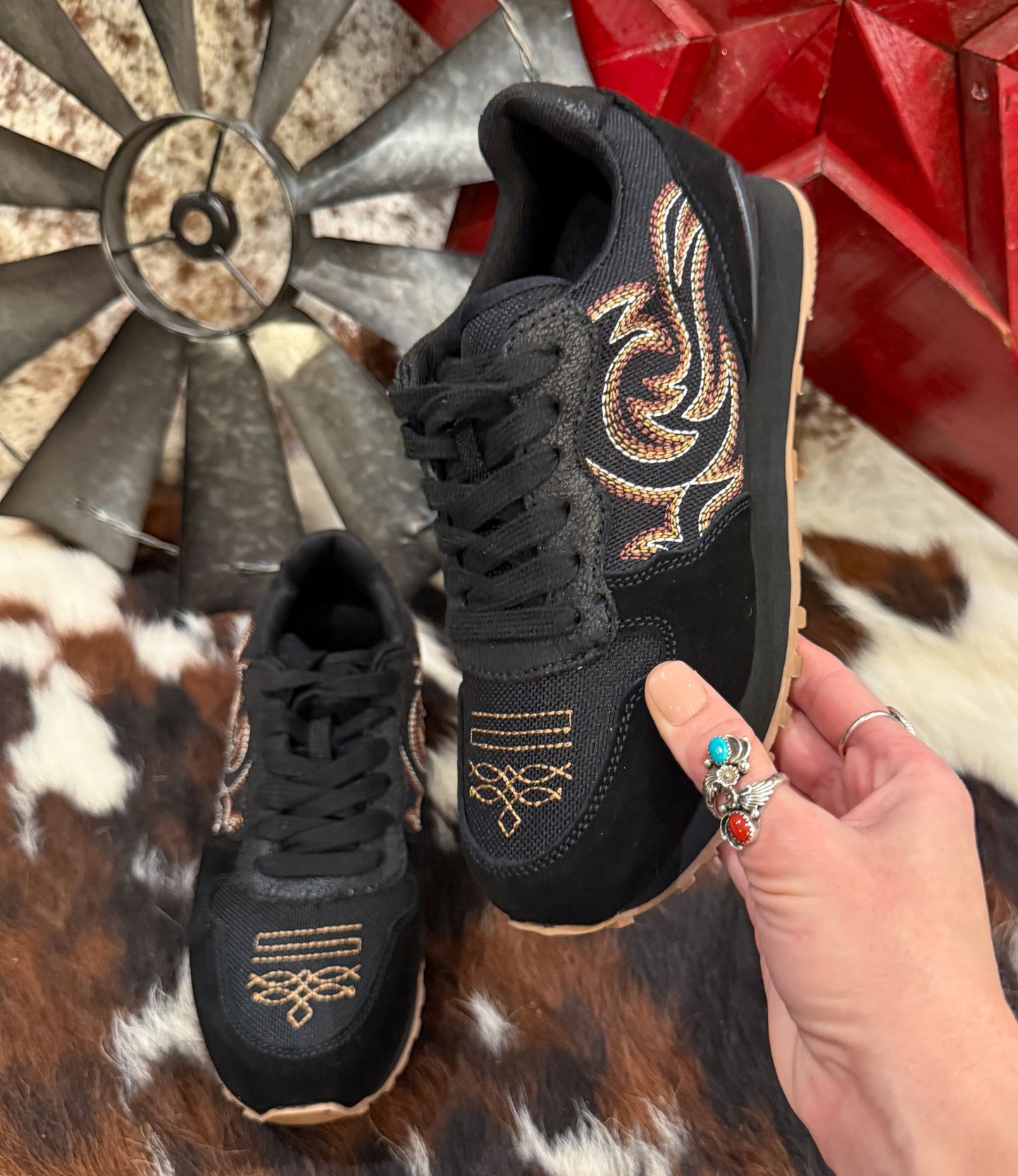 The Western Tennis Shoes *Black