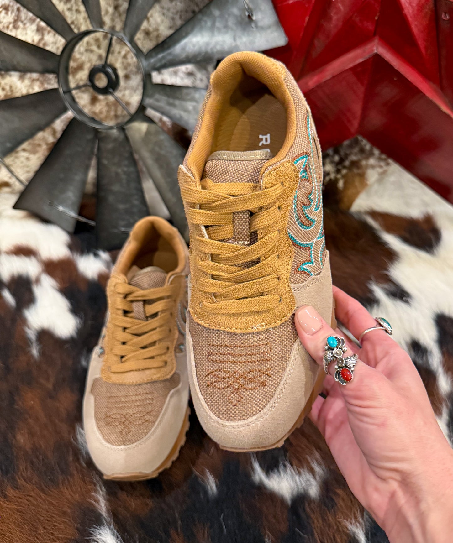 The Western Tennis Shoes *Tan