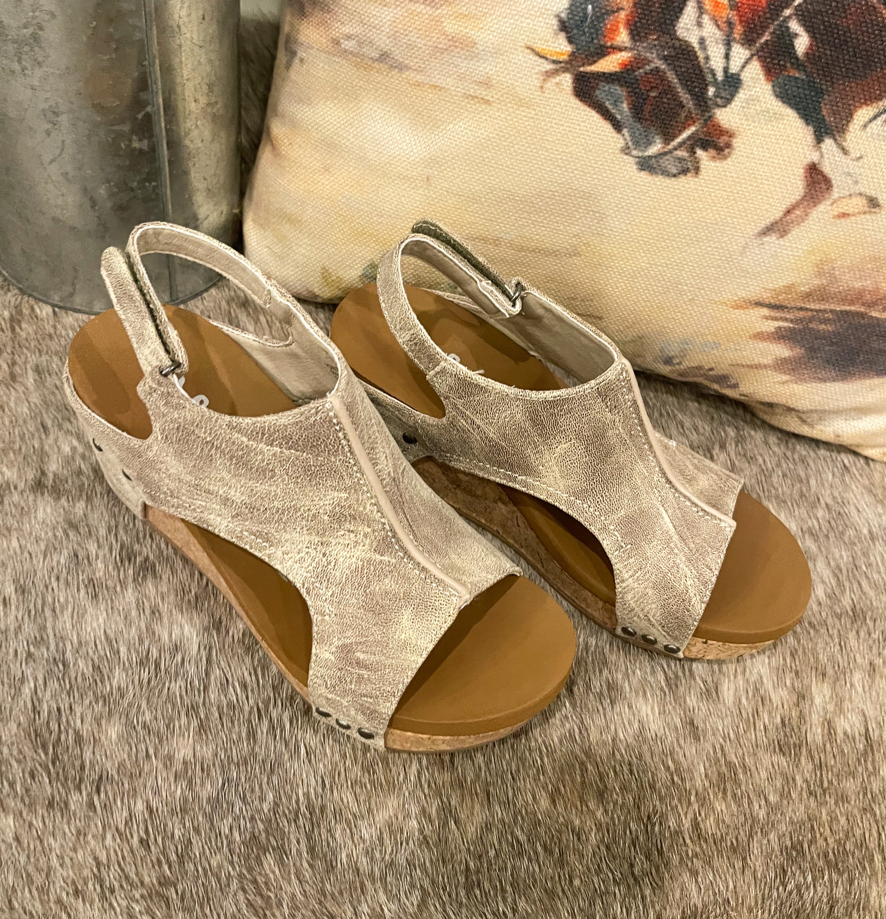 Boutique deals 9 wedges